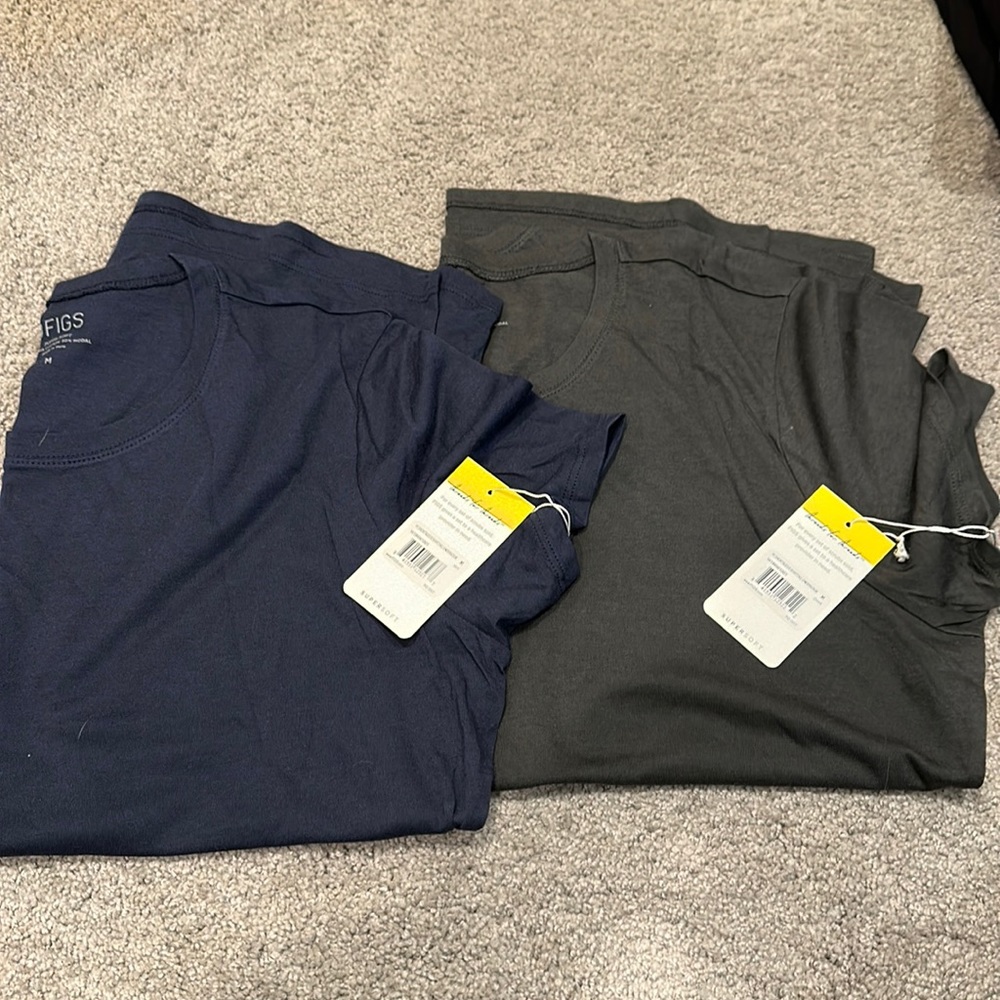 Figs shortsleeve under scrub super soft top. Medium. Set of 2.